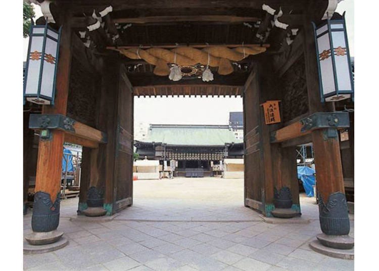 Omote O-mon, the main entrance to the worship hall and main shrine