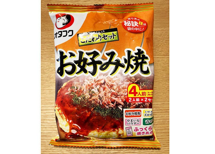 Prepare the ingredients and sauce to make okonomiyaki!