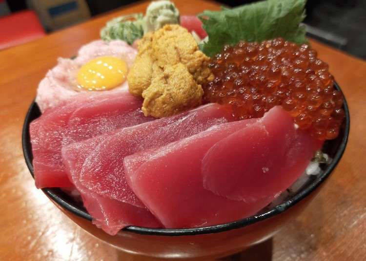 大阪的豪華鮪魚蓋飯！澎湃分量讓人直呼過癮