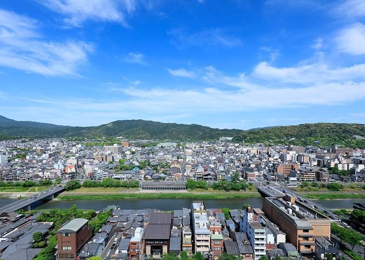 The panoramic view of Kyoto's cityscape from the "Top Lounge Horizon."
