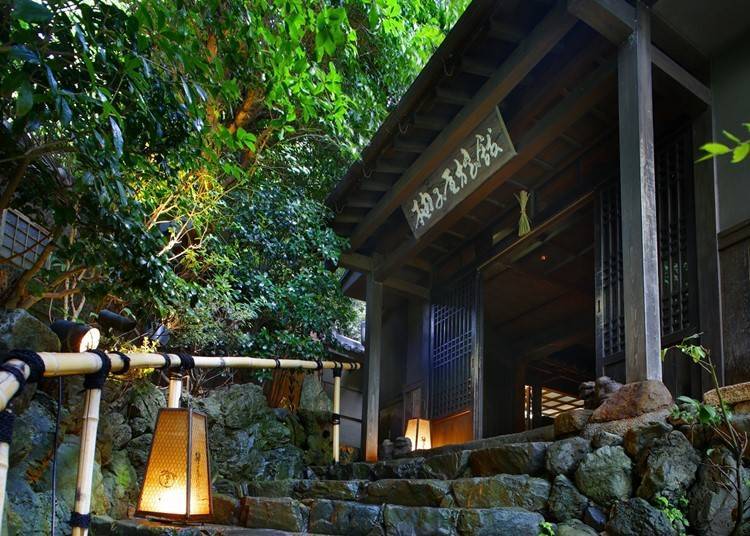 In the heart of Gion, passing through its gates feels like stepping into an ancient mountain retreat of the old capital.