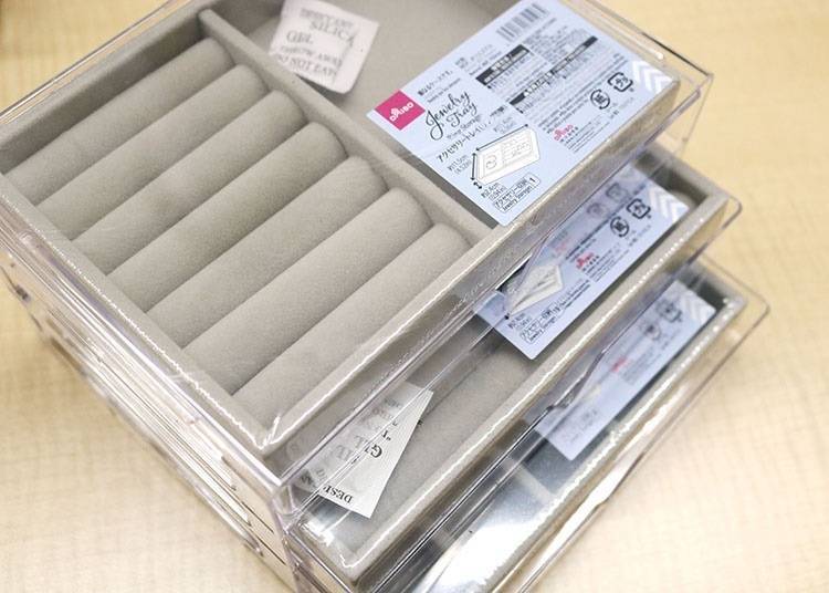 The ring boxes fit perfectly into the separately sold three-tier drawer (220 yen)