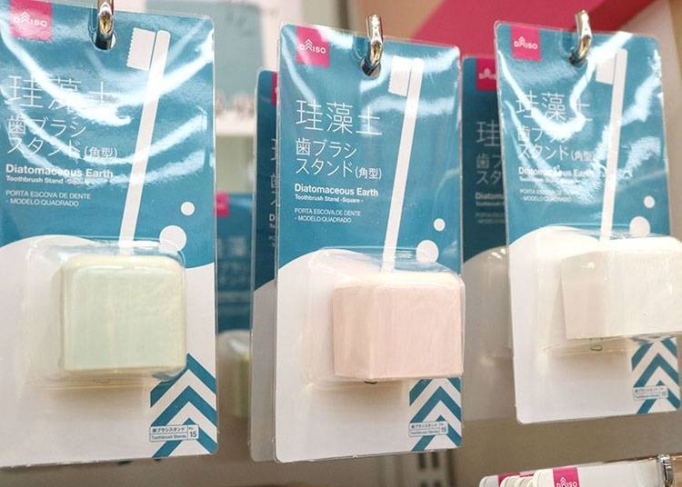 The diatomite toothbrush stand comes in three colors.