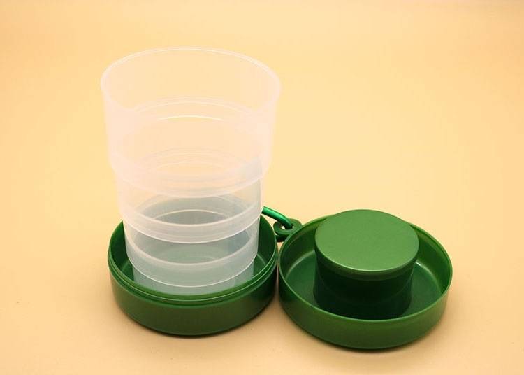 You can lift up the clear cup for use.