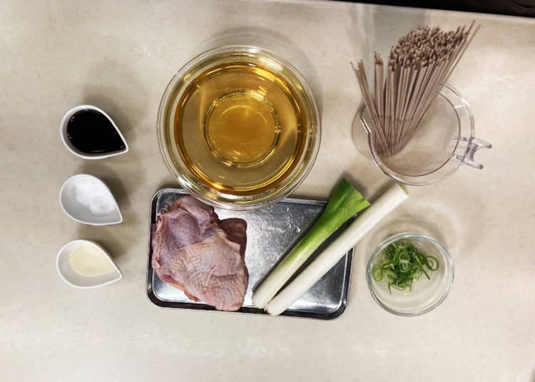 Next, Make Toshikoshi Soba! Fry the Chicken and Spring Onion to Make Them Extra Fragrant