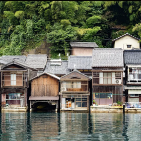 Amanohashidate, Ine Funaya & Miyama Kayabuki no Sato （Depart from Osaka）
Photo: (Klook)