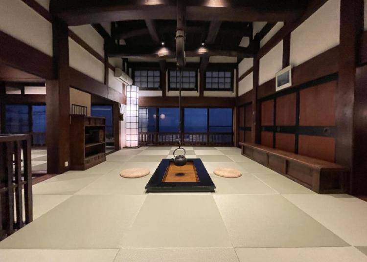 A traditional Japanese room with a hearth. (Image: Booking.com)