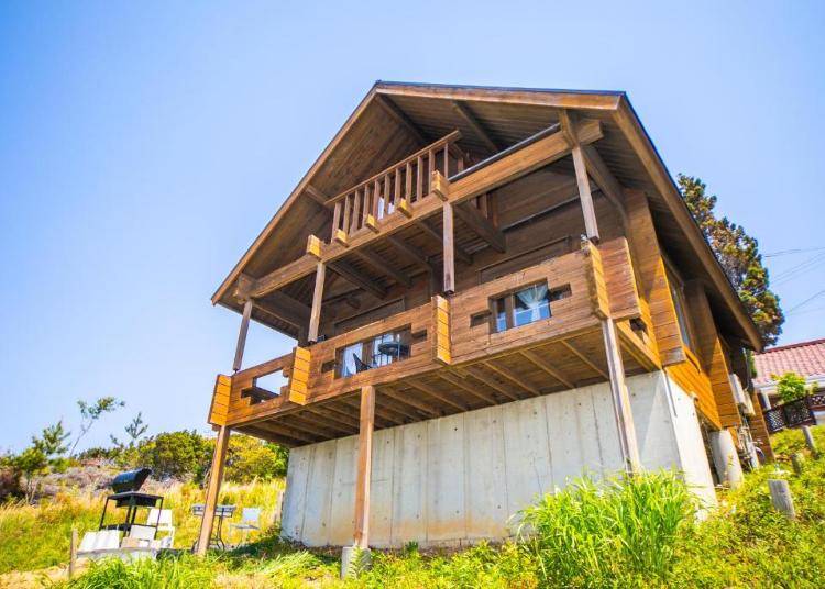2．高台から海が一望できるログハウス「Awaji Seaside Log house in goshiki」【兵庫県淡路島】