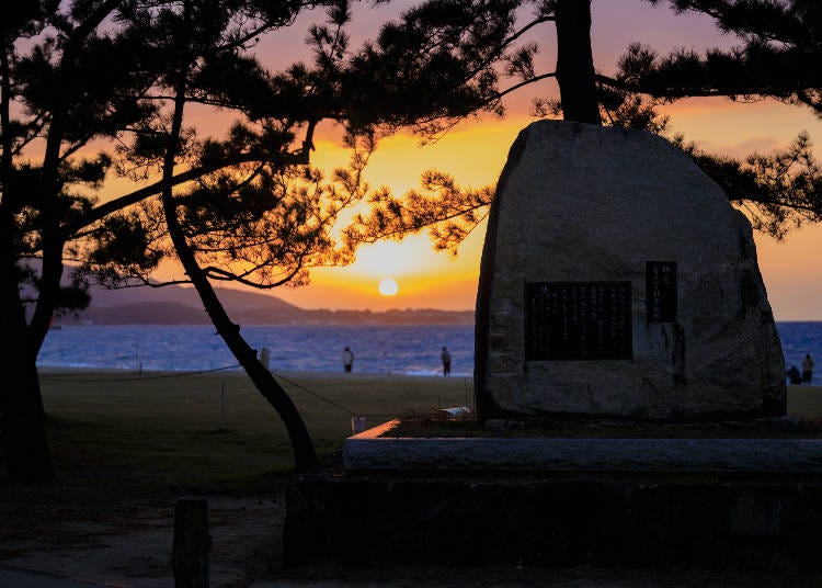 慶野松原の美しい夕陽 画像素材：PIXTA