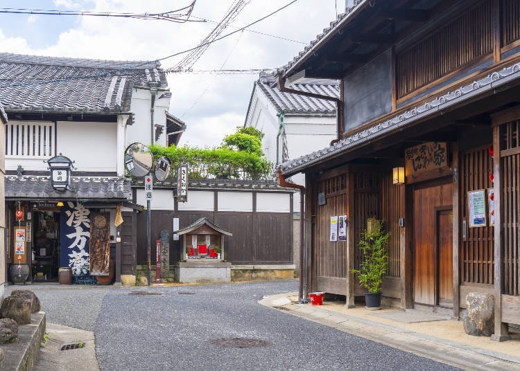 The charming townscape of Naramachi (Image: PIXTA)