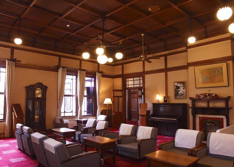 The hotel’s lobby, Sakura no Ma, has a retro clock and piano.