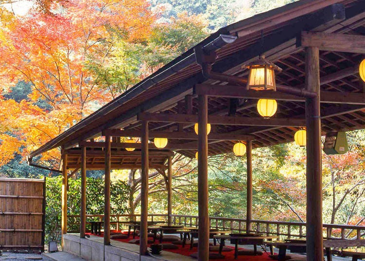 Takao Kinsuitei: Special seating surrounded by mountain maples (Takao)