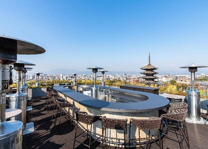 京都の町並みや夜景を一望 注目のテラスダイニング ルーフトップバー3選 Live Japan 日本の旅行 観光 体験ガイド