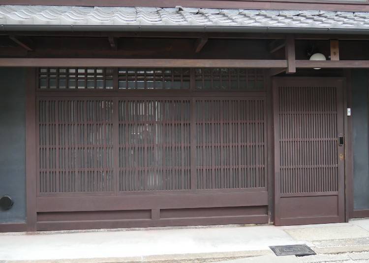 Lattices covering the window.