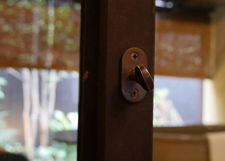 Even the lock on the glass door is original! Turn it like a screw to remove it.