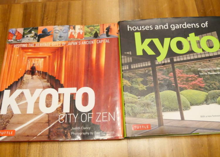 English-language welcome guides and Kyoto guidebooks.