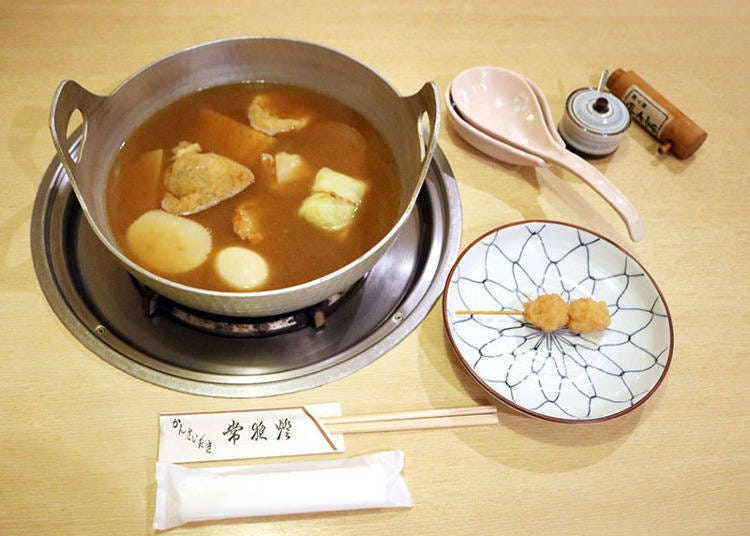 The Kansaidaki Set has 13 types of oden, including daikon, egg, tofu, fukuro, konnyaku noodles, burdock root tempura, shrimp tempura, potato, sumaki, roll cabbage, konnyaku, ganmodoki, and shumai.