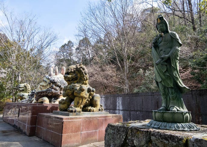 超巨大な純金観音像にカラオケ観音も!? 想像の斜め上を行くお寺が三重