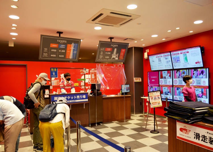 Reception is at the Tsutenkaku ticket counter.