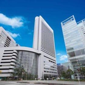 Hilton Osaka Hotel (Upmarket; direct access to Airport Limousine Bus)