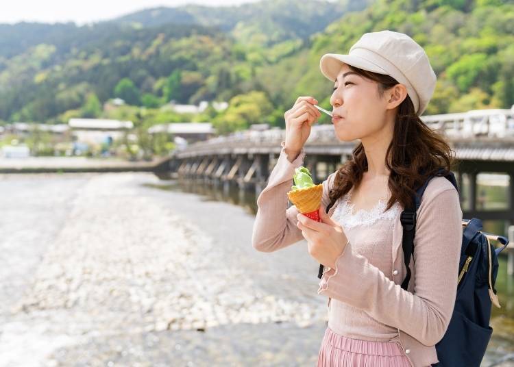 嵐山有不少好吃的散策甜點與美食，像是可麗餅、冰淇淋等等。　照片來源：PIXTA
