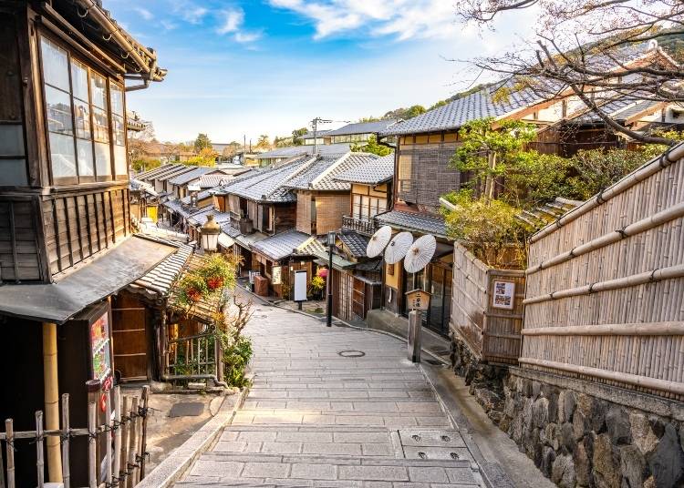 The quaint Ninenzaka area is particularly popular with tourists. Photo: PIXTA