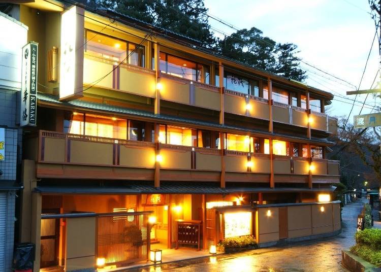 2. Arashiyama Onsen Saishiki no Yado Hanaikada: A scenic, open-air bath