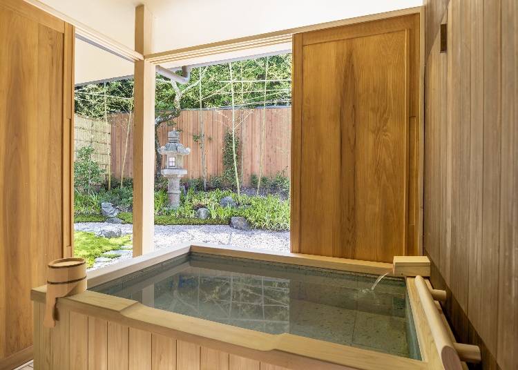 An open-air onsen in Gyokuto guest room
