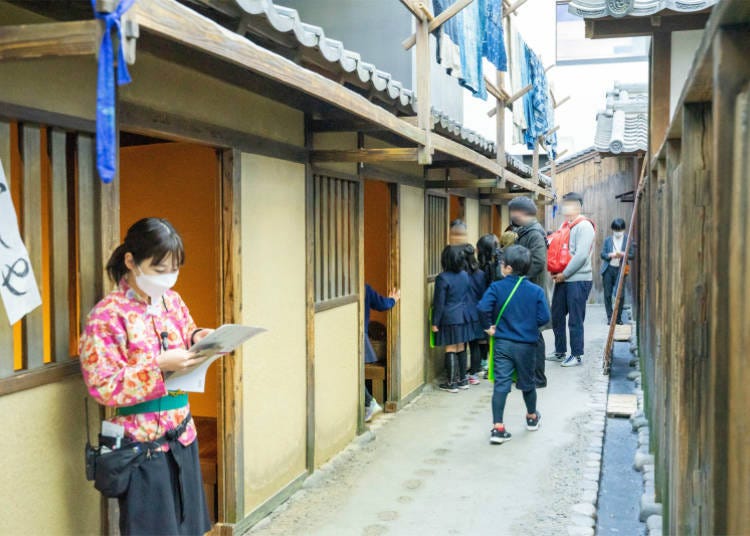 ■路地で日本のかつての暮らしを覗き見