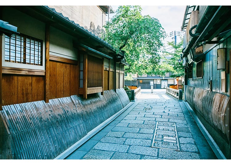 遵守京都市旅遊行動準則     ，一同守護京都美麗的     傳統樣貌