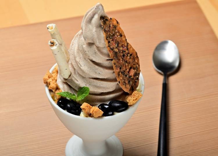 黑豆粉冰淇淋聖代，1,000日圓