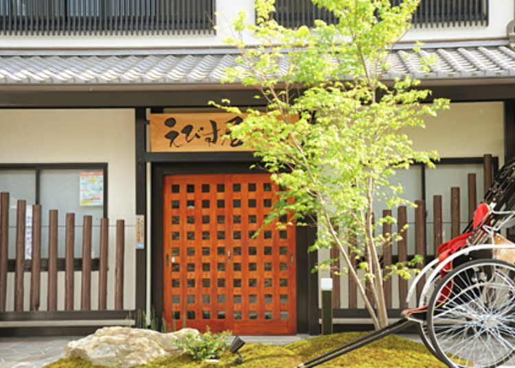 Kyoto Cherry Blossom Experience #1: Dash through the streets of Kyoto on a rickshaw