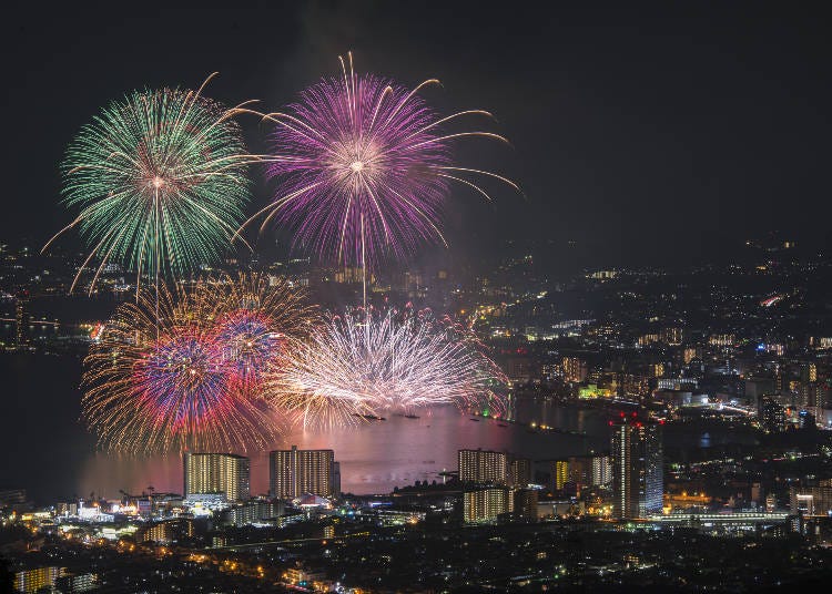 The Lake Biwa Fireworks are impressive to watch! (Photo: PIXTA)