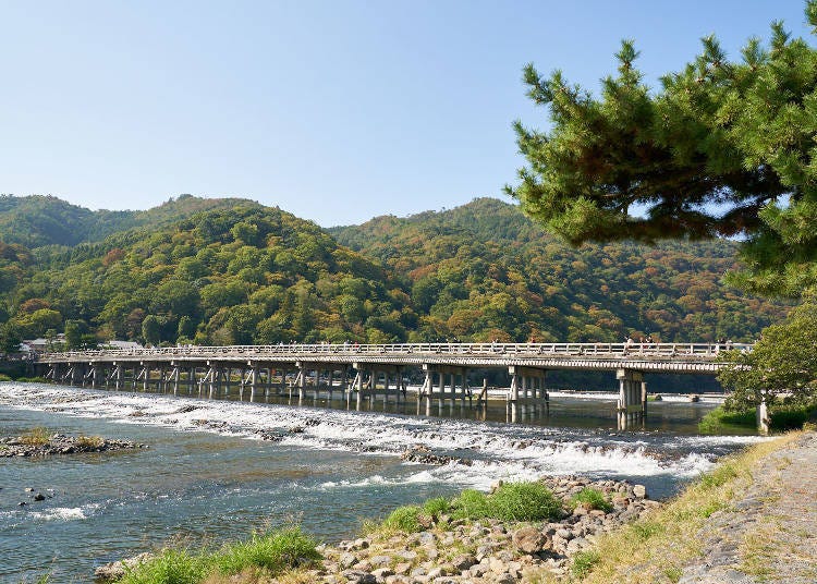 From Kyoto Station to Togetsukyo Bridge in the Arashiyama area: The subway/train was twice as fast as the bus!
