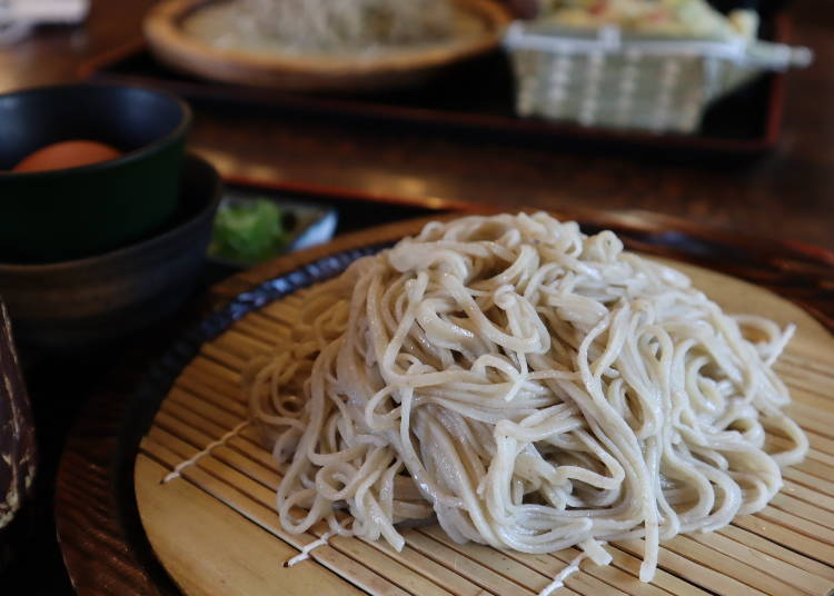 자가재배한 메밀! 그 자리에서 갈아, 면을 뽑고 갓 삶은 메밀국수를 맛볼 수 있는 ‘기타무라’