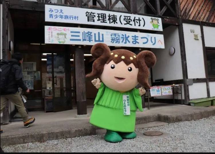 御杖村のイメージキャラクター「つえみちゃん」がお出迎えしてくれます。
