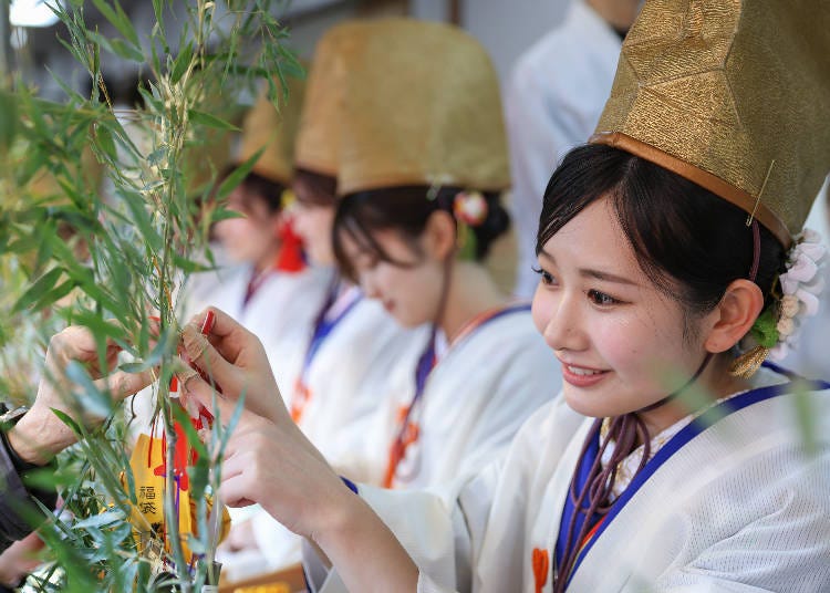 (&ldquo;후쿠무스메&rdquo; 사진: Courtesy of Imamiya Ebisua Shrine)