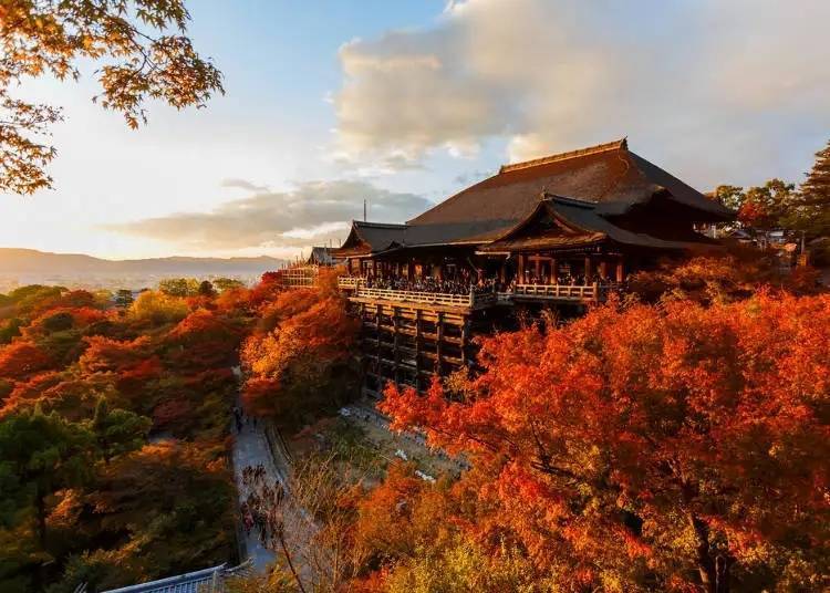 Kiyomizu-dera, famous for its Kiyomizu Stage (Image source: LIVE JAPAN article a2000502)
