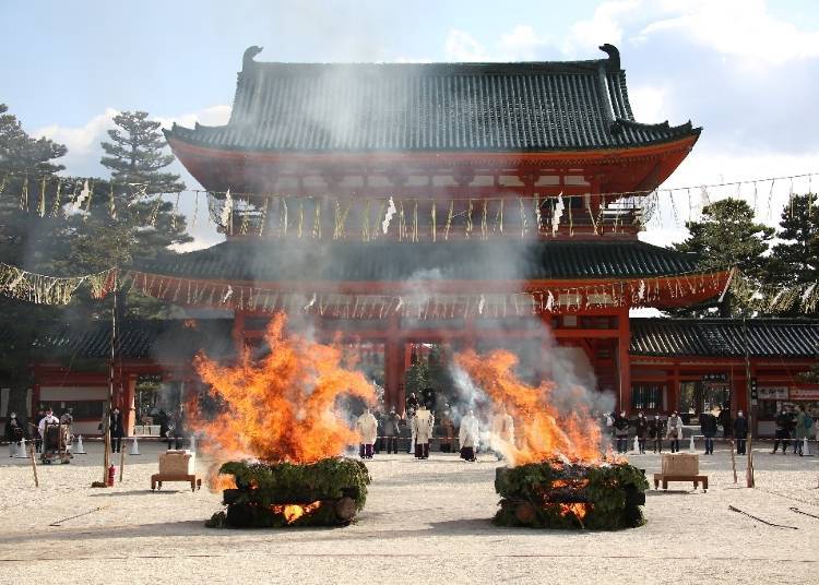 (Fire Purification Ritual. Photo Courtesy of Heian Jingu