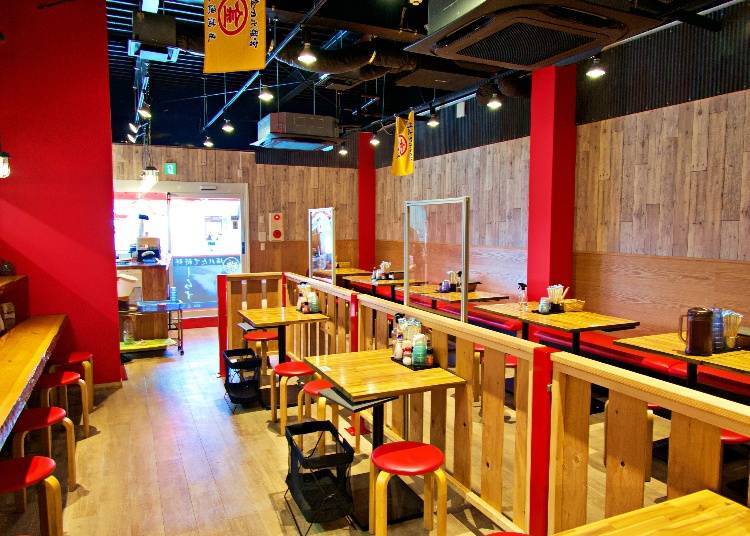 店內很寬敞,可以休閒享用蓋飯、定食、天婦羅、烏龍麵等料理