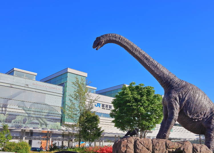 An impressive dinosaur monument in front of JR Fukui Station (Image: PIXTA)