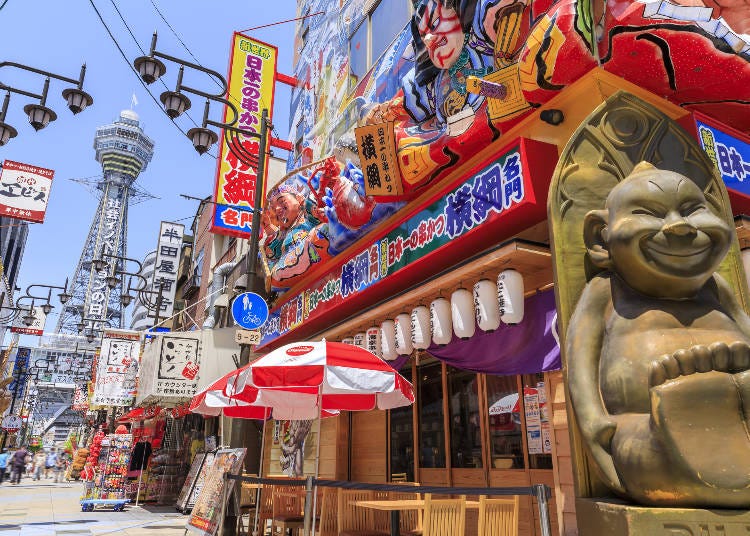 Osaka’s bustling Shinsekai neighborhood is filled with a variety of great restaurants. (Image: PIXTA)