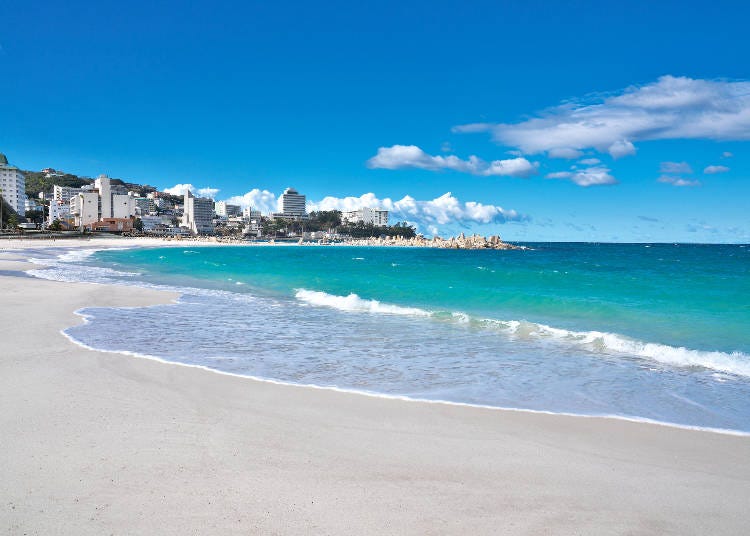 The beautiful Shirahama Beach in Wakayama Prefecture is famous for its white sand (Image: PIXTA)