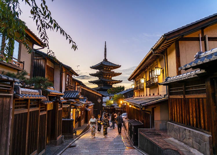 八坂塔和京都充滿氣氛的街道（圖片來源：PIXTA）