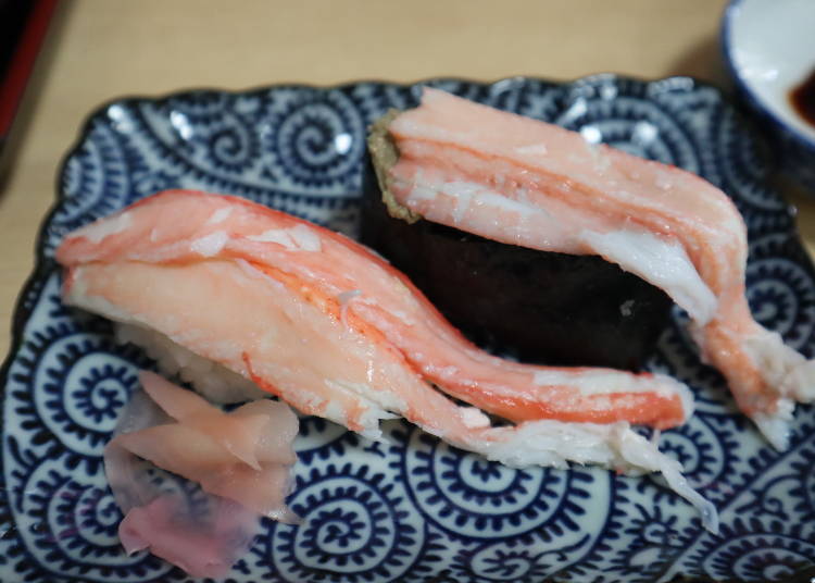 Nigiri-zushi (left) and gunkan (right)
