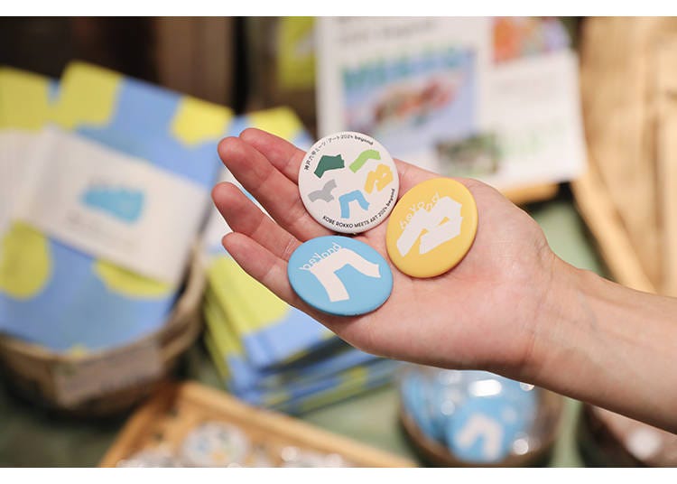 「徽章」各250日圓、「手巾」1,210日圓／官方藝術商店Horti等店