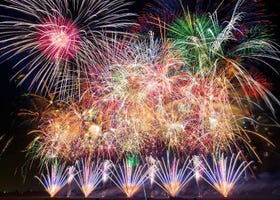 見逃せない！秋の花火大会：全国の華やかな花火＆競技大会