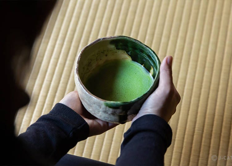 Learn about the process behind making the perfect bowl of matcha in Uji (Photo: Wabunka)