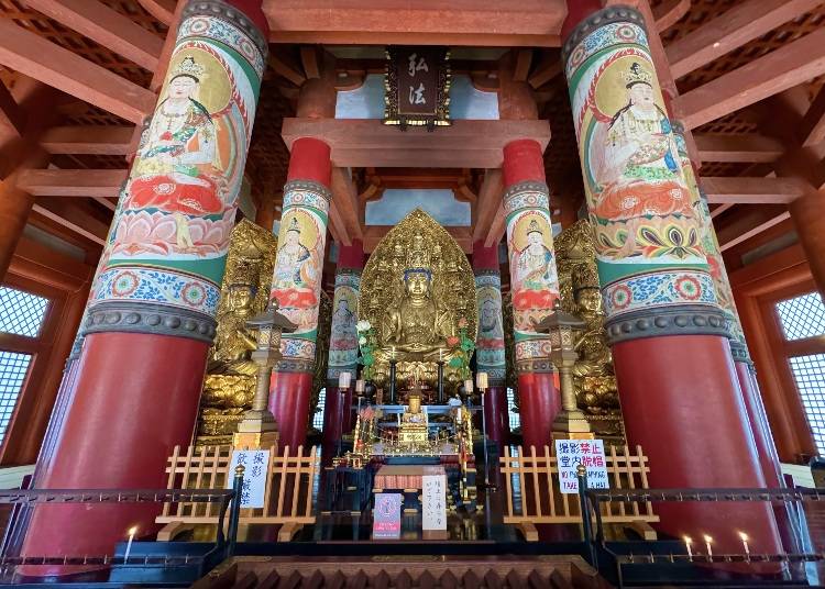 The golden Buddha in the Konpon Daito