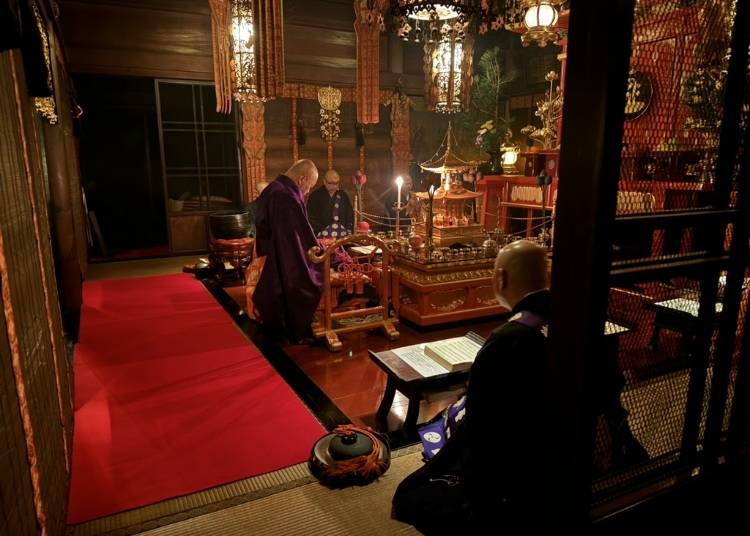 Morning ceremony at Rengejo-in temple stay